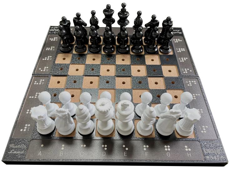 TACTILELAND LARGE SIZE TACTILE CHESS SET